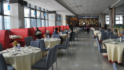 新校区第二餐厅正式营业，餐饮服务全面开放